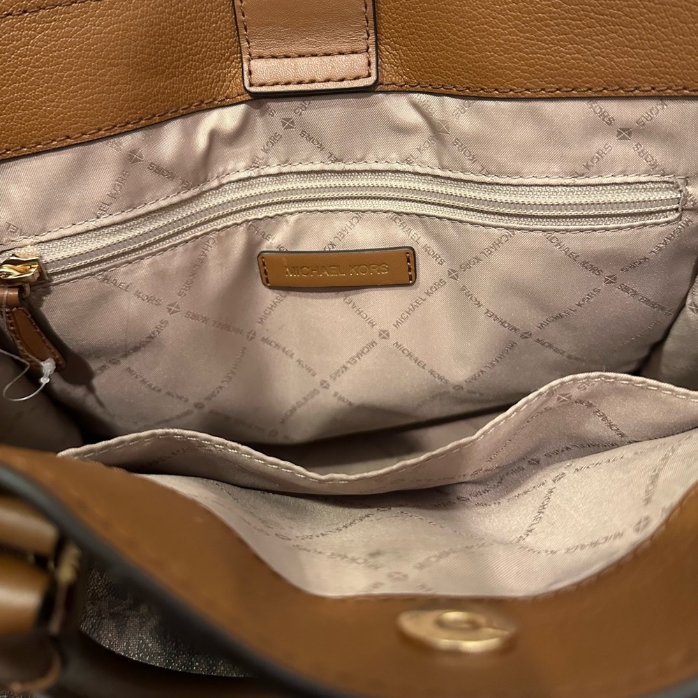 Michael Kors Hamilton Medium Logo Satchel (preloved) - Picture 7 of 14